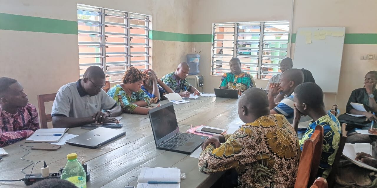 Séance de cadrage de la direction de GRASID avec son personnel de gestion des projets PiASN et PAASEB Séance de cadrage de la direction de GRASID avec son personnel de gestion des projets PiASN et PAASEB