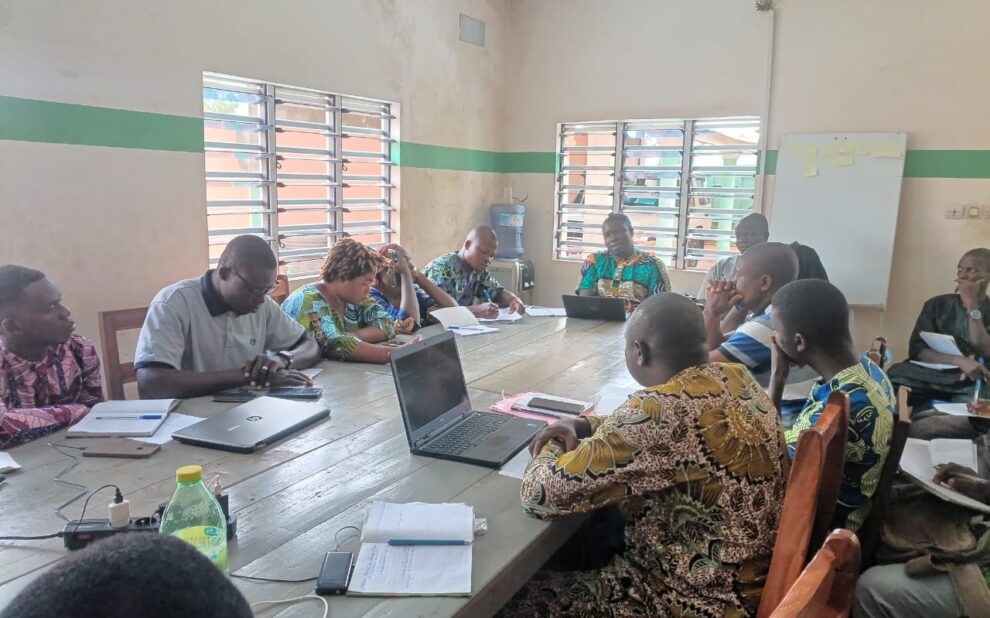 Séance de cadrage de la direction de GRASID avec son personnel de gestion des projets PiASN et PAASEB