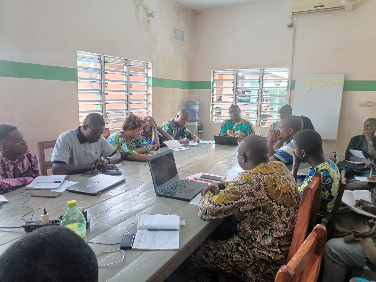 Séance de cadrage de la direction de GRASID avec son personnel de gestion des projets PiASN et PAASEB